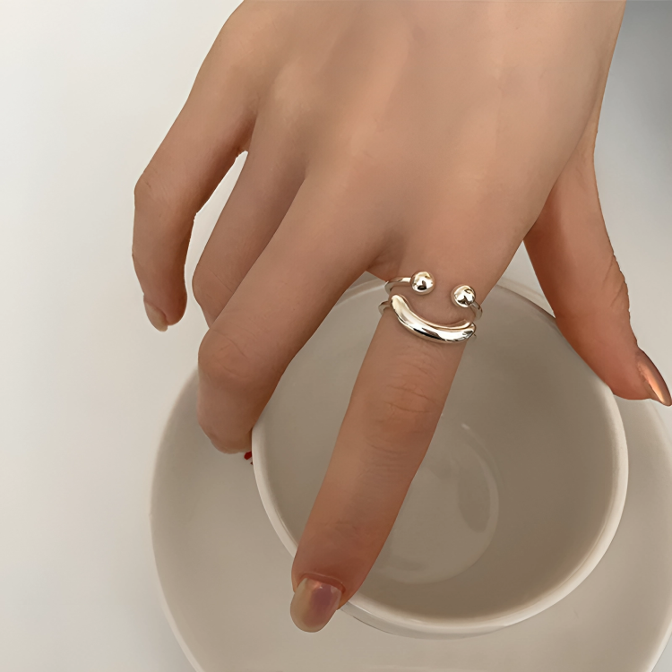 Smiley-justerbar ring - Minimalistisk, stabelbar statement-ring
