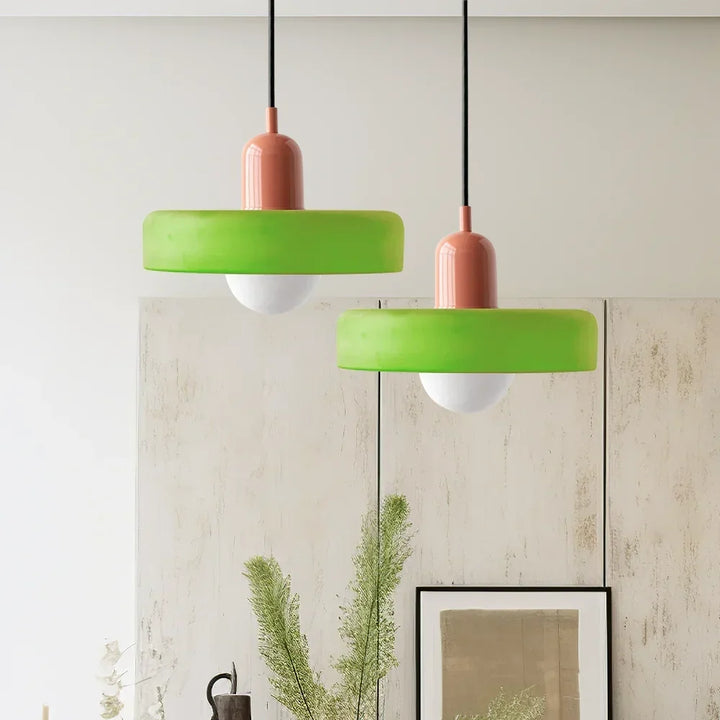 Bauhaus-pendel i farvet glas