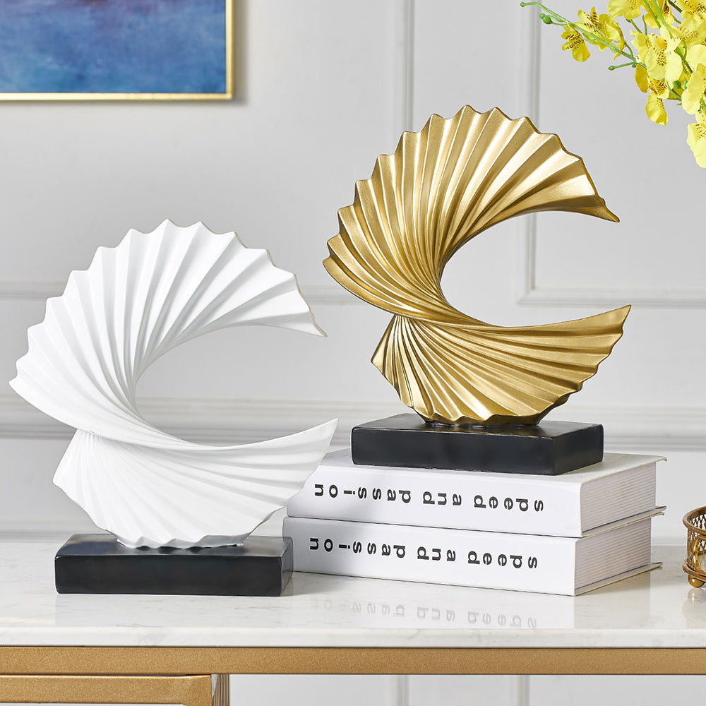Elegant Halvmåneskulptur – LunarGrace