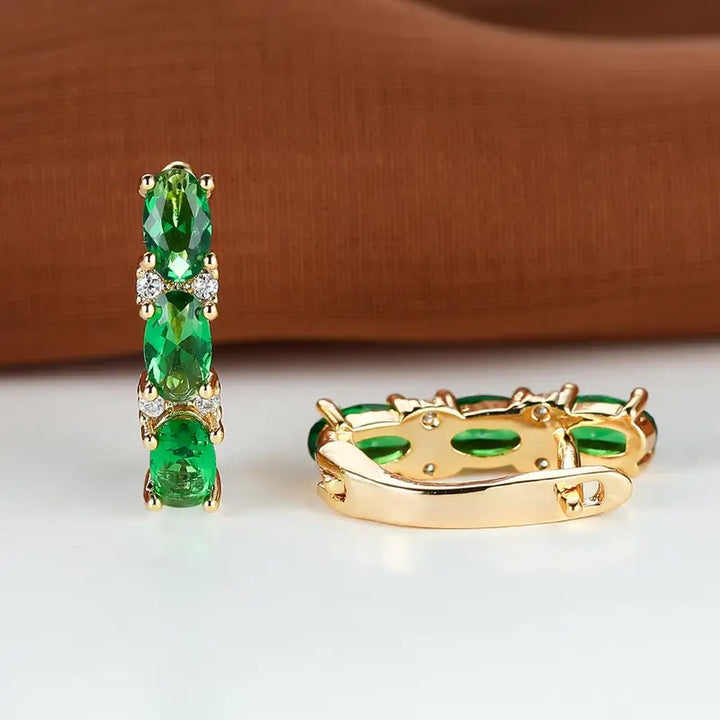 Elegante guldøreringe med diskret glans