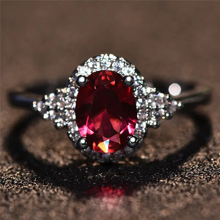 Elegant ring i hvidguld med diskret zirkoniadetalje