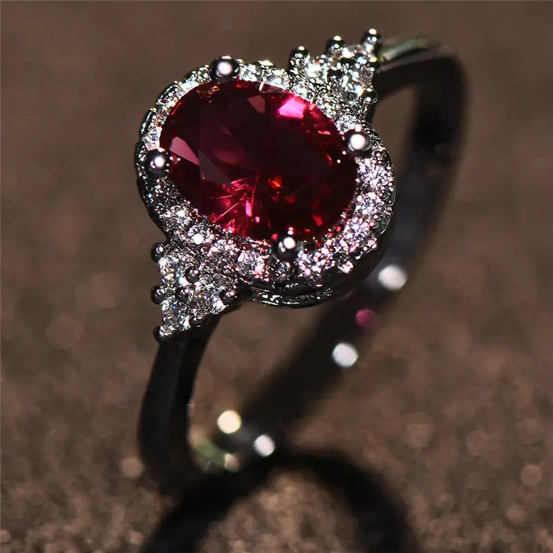 Elegant ring i hvidguld med diskret zirkoniadetalje