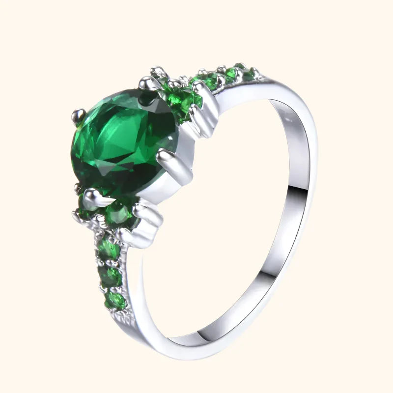 Elegant ring i hvidguld med raffineret design