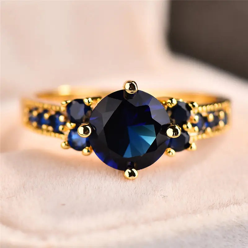 Elegant guldring med raffinerede detaljer