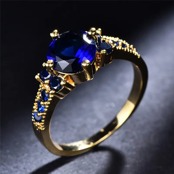 Elegant guldring med raffinerede detaljer