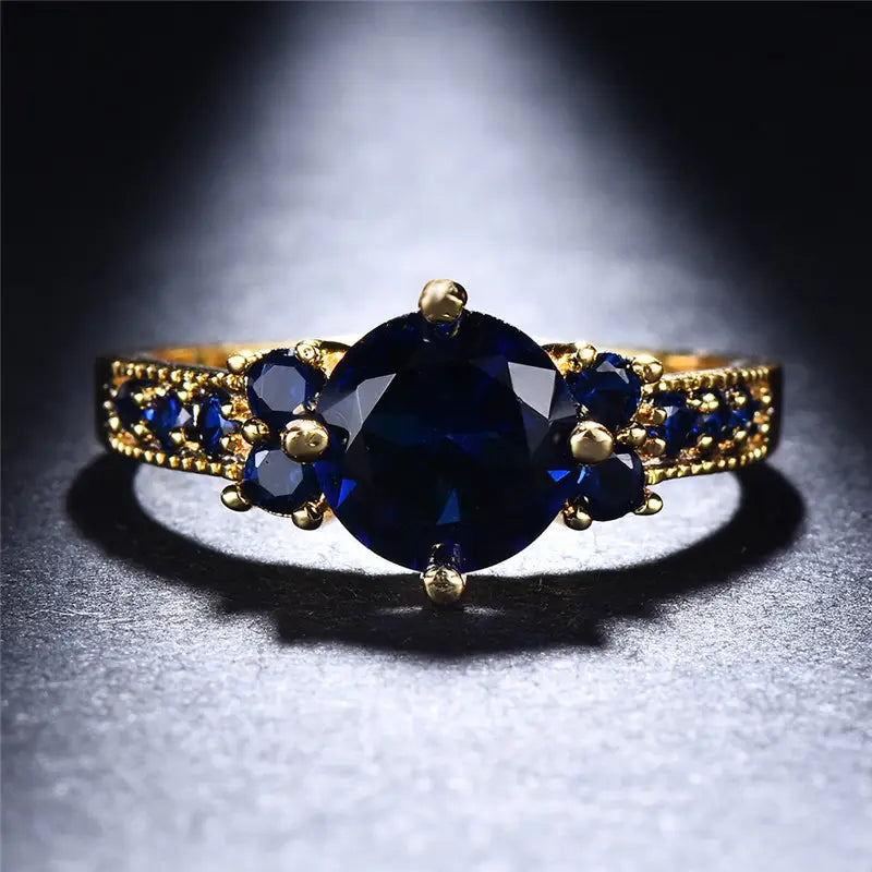 Elegant guldring med raffinerede detaljer
