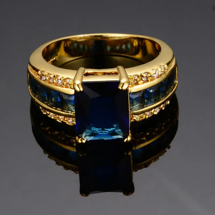 Elegant guldring med raffinerede detaljer