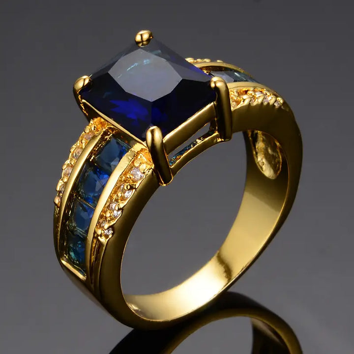 Elegant guldring med raffinerede detaljer