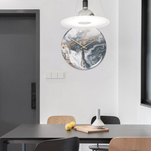 Elegant vægur med marmoreffekt – MarbleTime