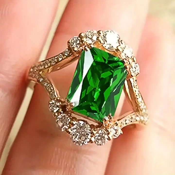 Elegant guldring med raffinerede detaljer