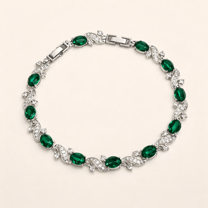 Elegant armbånd i hvidguld med raffinerede detaljer