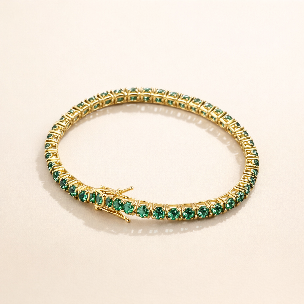 Elegant guldfarvet armbånd med raffinerede detaljer
