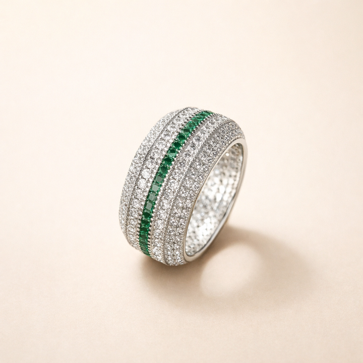 Elegant ring i hvidguld med raffineret design