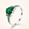 Elegant ring i hvidguld med raffineret design