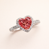 Elegant ring i hvidguld med raffinerede detaljer