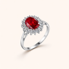 Elegant ring i hvidguld med rubinhalo
