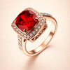 Elegant ring i roseguld med zirkoniahalo