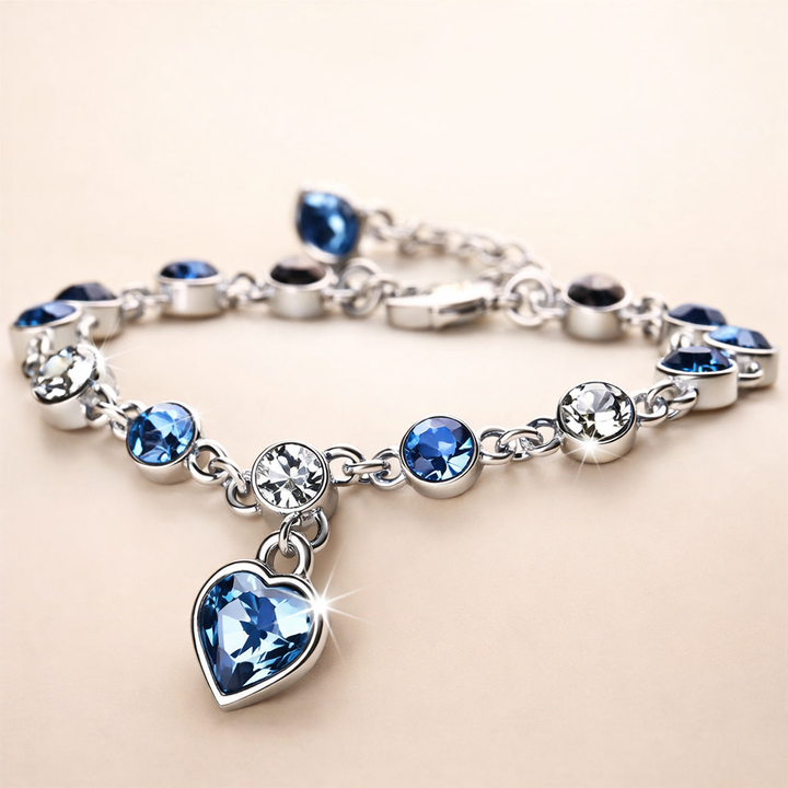 Blødt skinnende armbånd i hvidguld med hjerte.