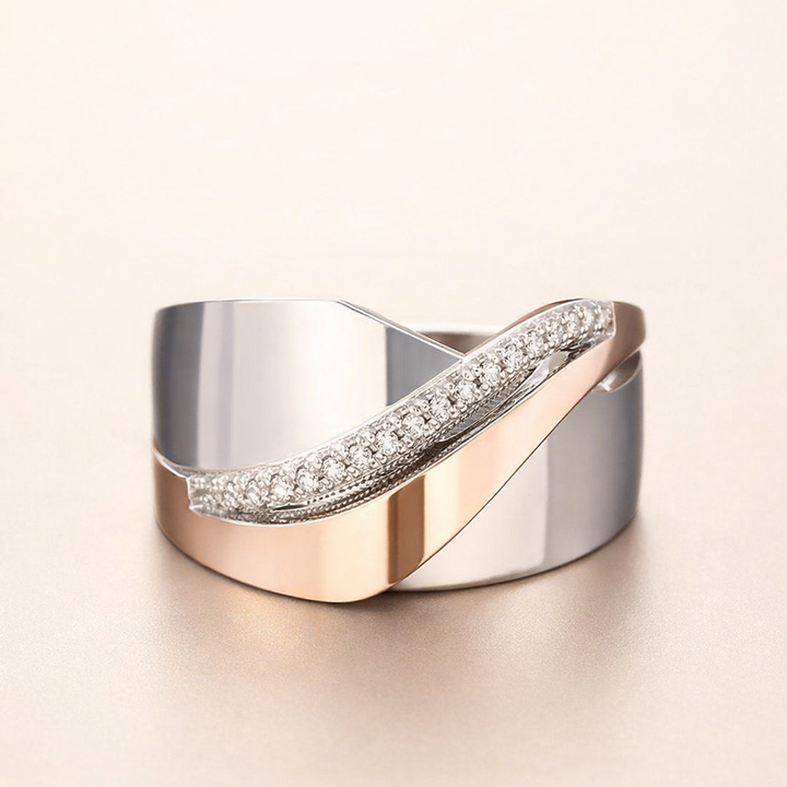 Elegant ring i roseguld med funklende zirkonia