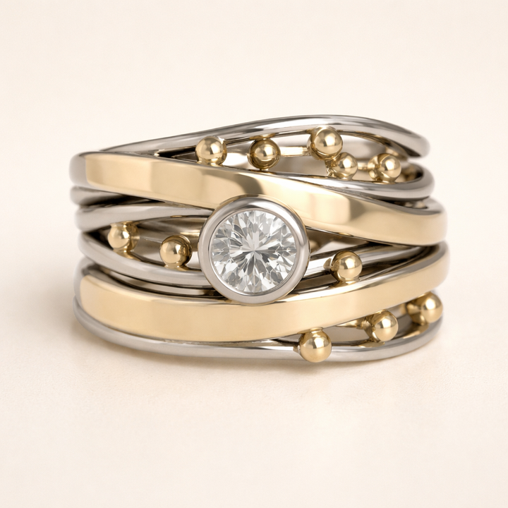 Elegant guldring med zirkonia i vintagestil