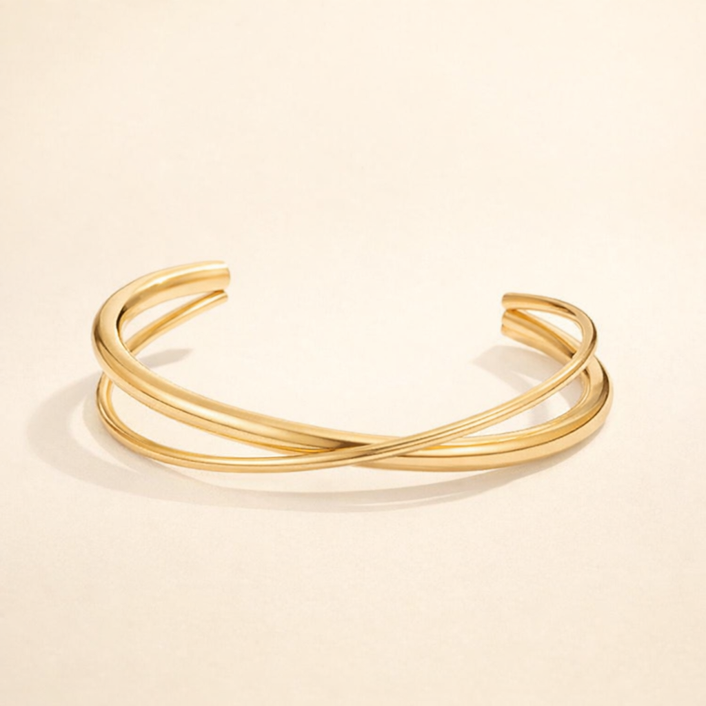 Elegant guldarmbånd med et raffineret twist