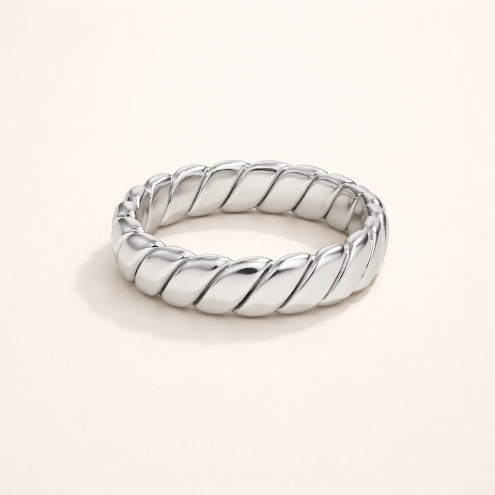 Elegant sølvring med et raffineret twist