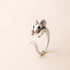 Elegant sølvring med et sødt musedesign