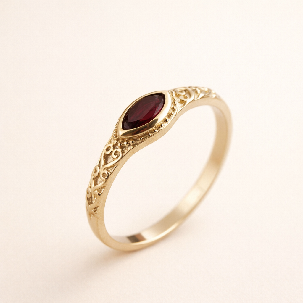 Elegant guldring med en rød zirkonia