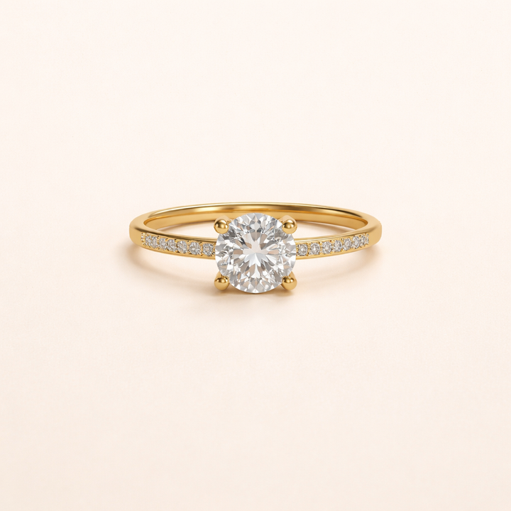 Elegant ring med krystaller i guld og sølv