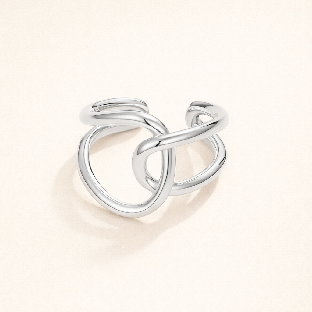 Elegant sølvring med raffineret design