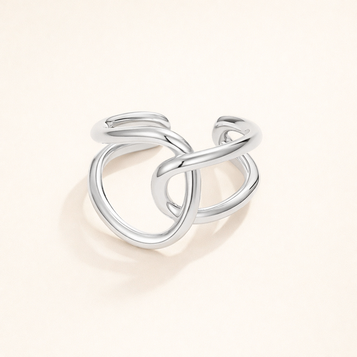 Elegant sølvring med raffineret design