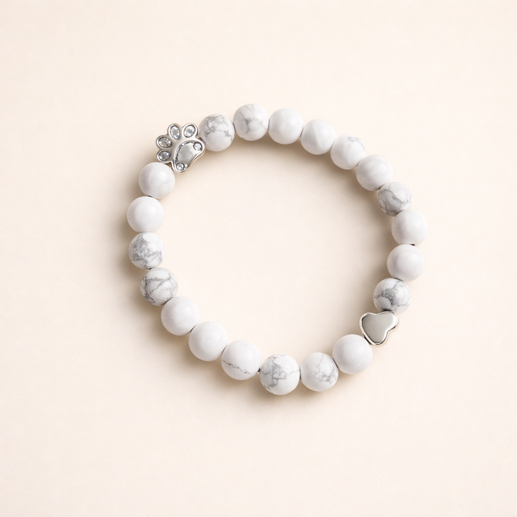 Armbånd af Naturlige Ædelsten med Pote- og Hjertecharm – Håndlavet Design