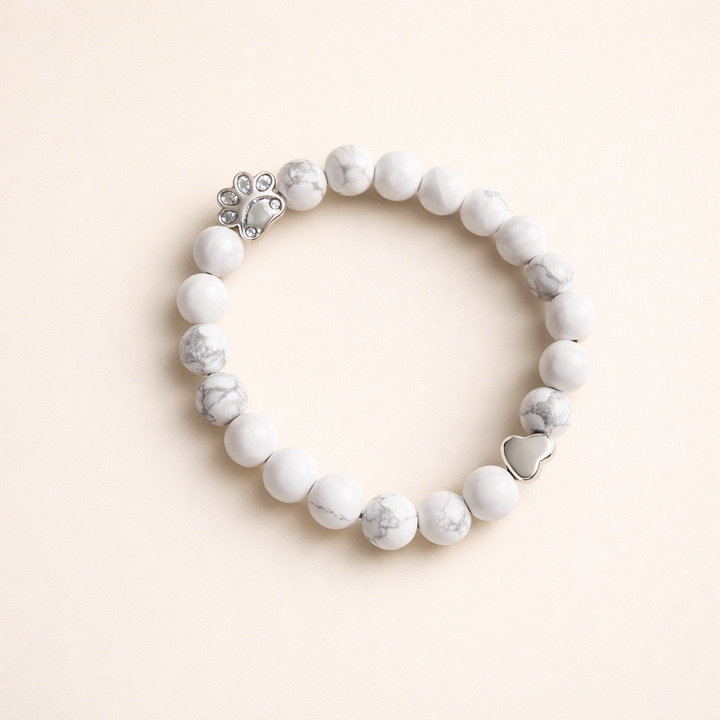 Armbånd af Naturlige Ædelsten med Pote- og Hjertecharm – Håndlavet Design