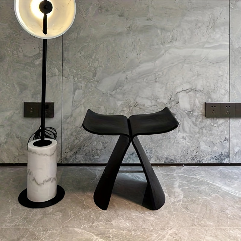 Elegant Sommerfuglestol – Tidløst Design til Stue og Entré