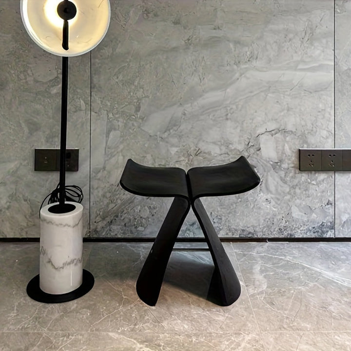 Elegant Sommerfuglestol – Tidløst Design til Stue og Entré