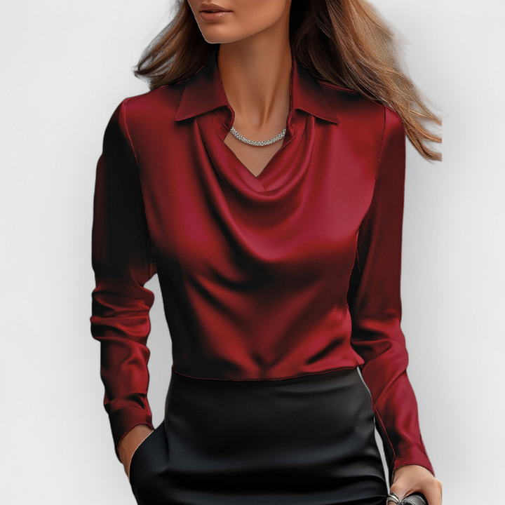 Elegant satinbluse med vandfaldskrave