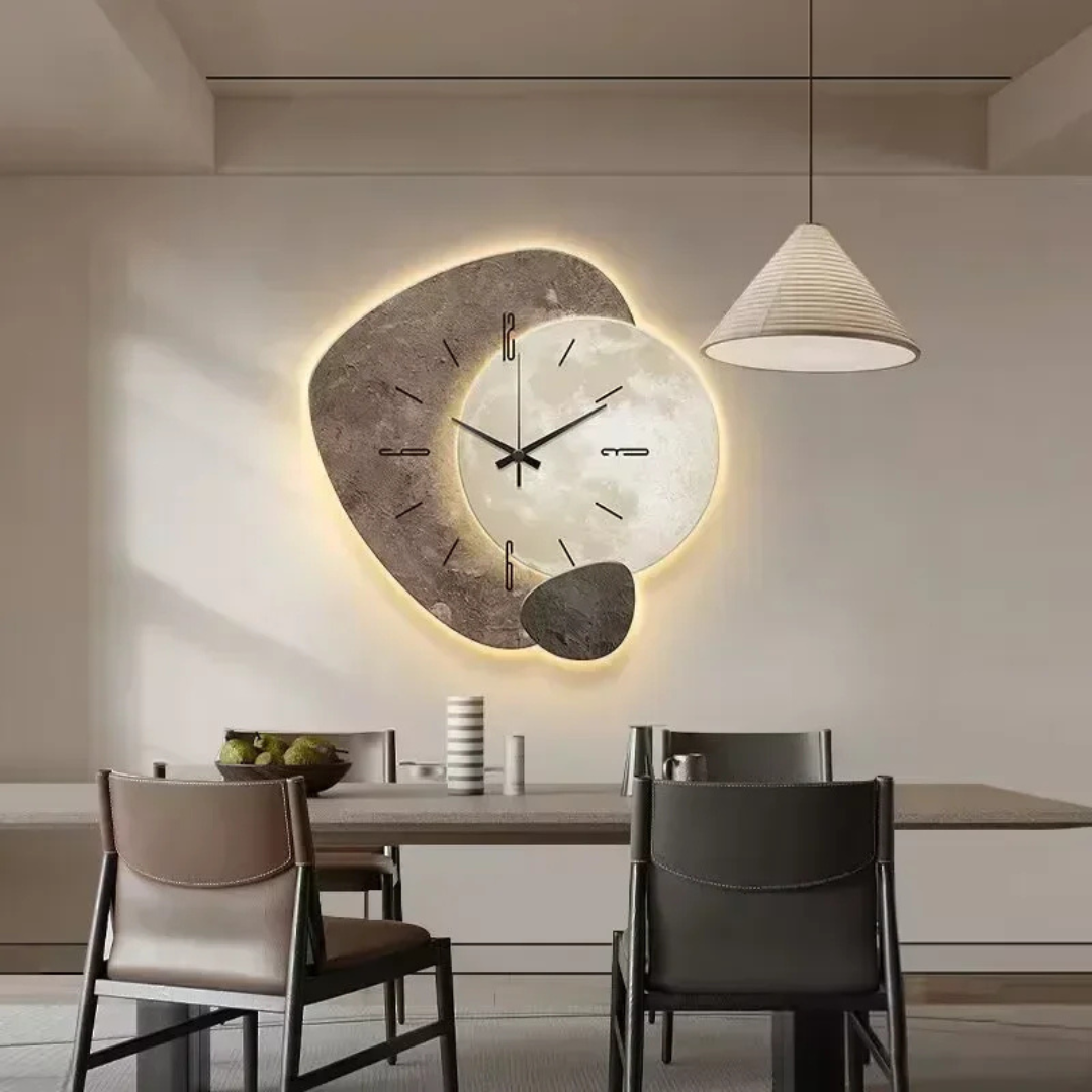 LunaWood væg-ur – naturlig elegance med blødt LED-lys