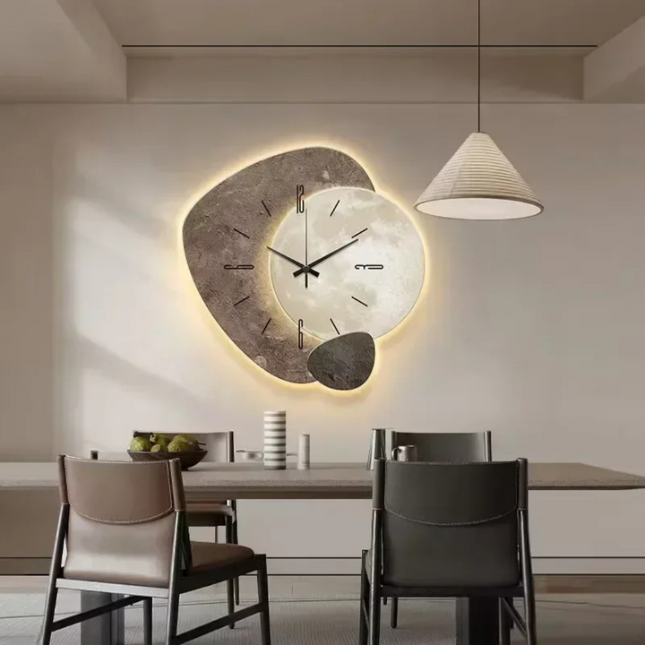LunaWood væg-ur – naturlig elegance med blødt LED-lys