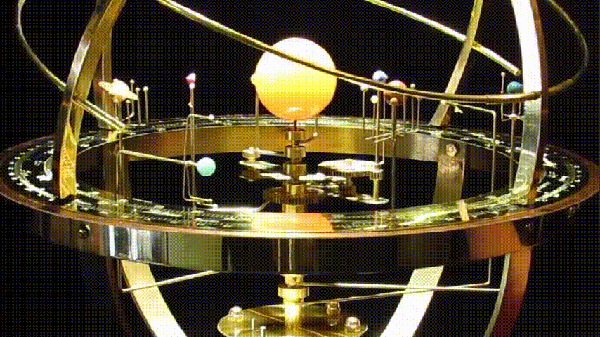 Stort orrery-model af solsystemet – detaljeret gengivelse af planeterne