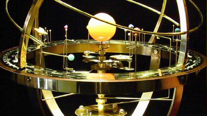 Stort orrery-model af solsystemet – detaljeret gengivelse af planeterne