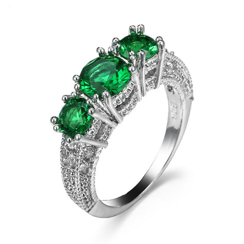 Elegant ring i hvidguld med raffineret design