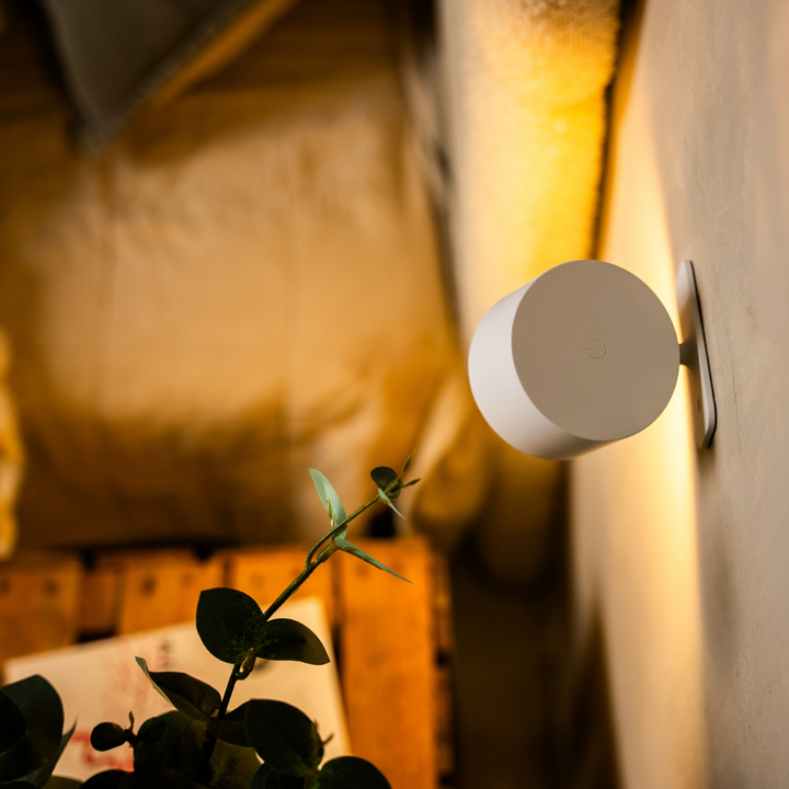 Kabelfri LED-væglampe med 360° drejeligt hoved, touch-dæmper, 3 farver