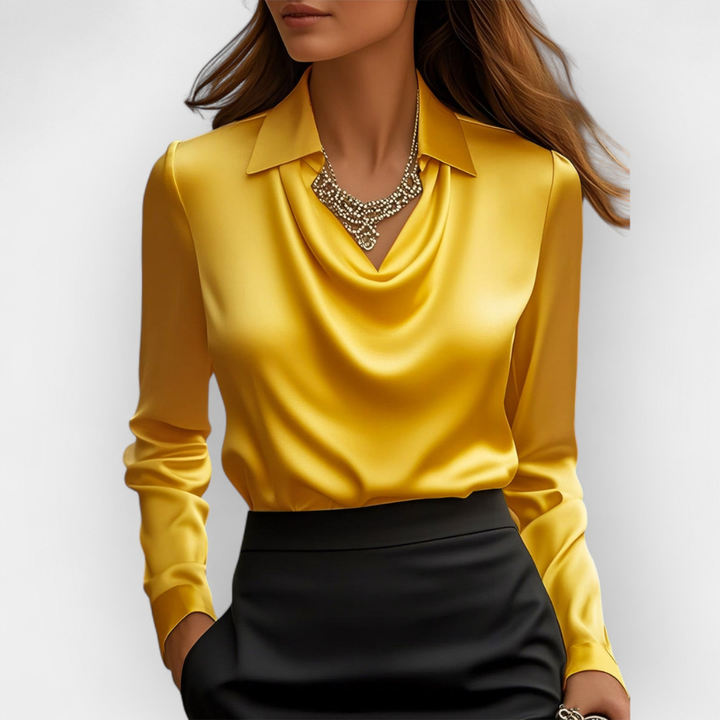 Elegant satinbluse med vandfaldskrave