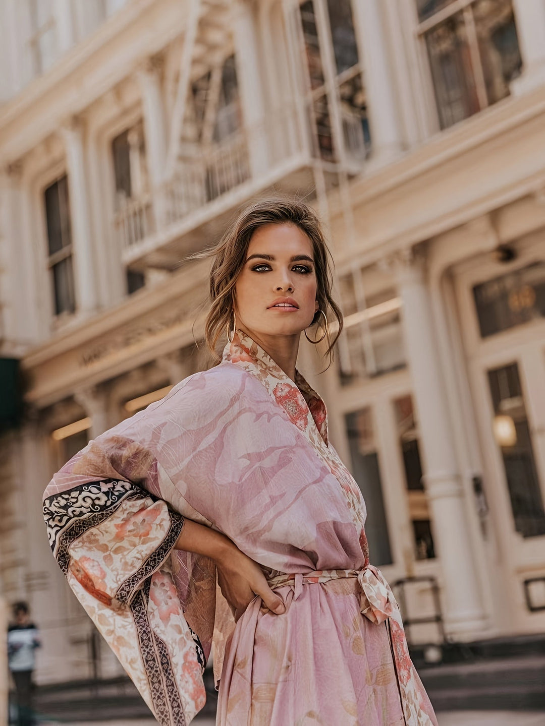 Kimono med rødt blomsterprint - Isabella