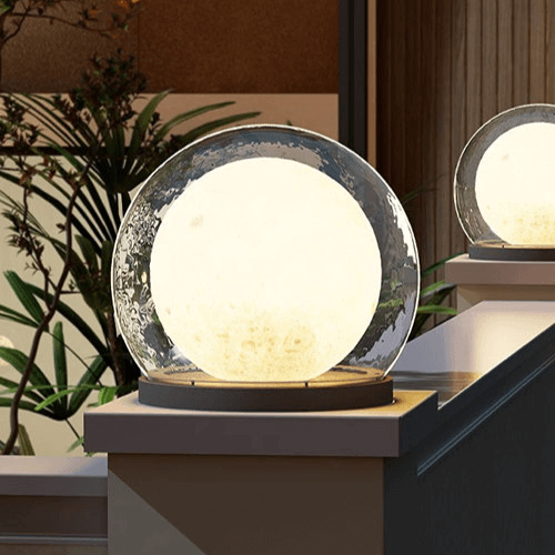 Moderne udendørslampe - Design i måneform