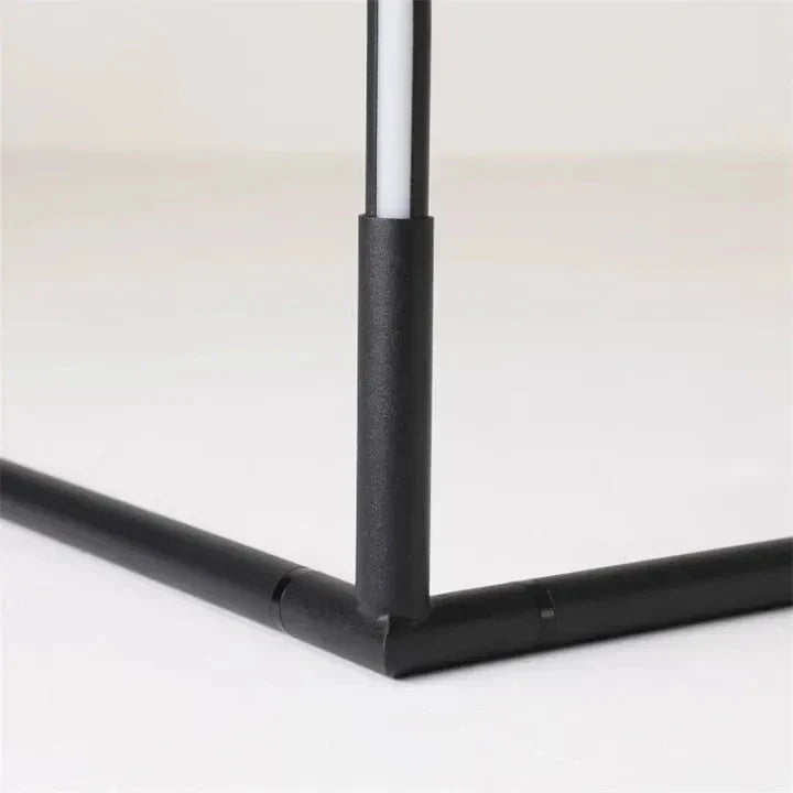 Dæmpbar LED-hjørnegulvlampe med fjernbetjening