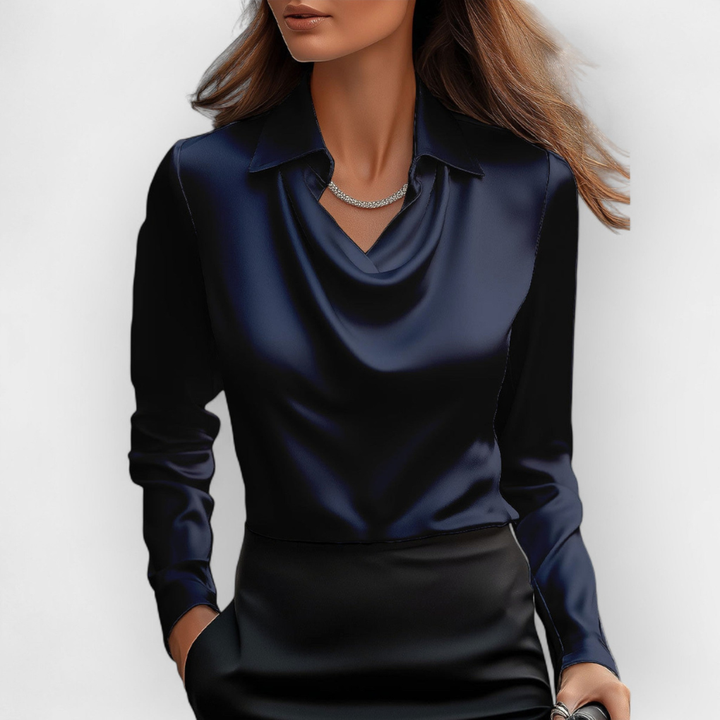 Elegant satinbluse med vandfaldskrave