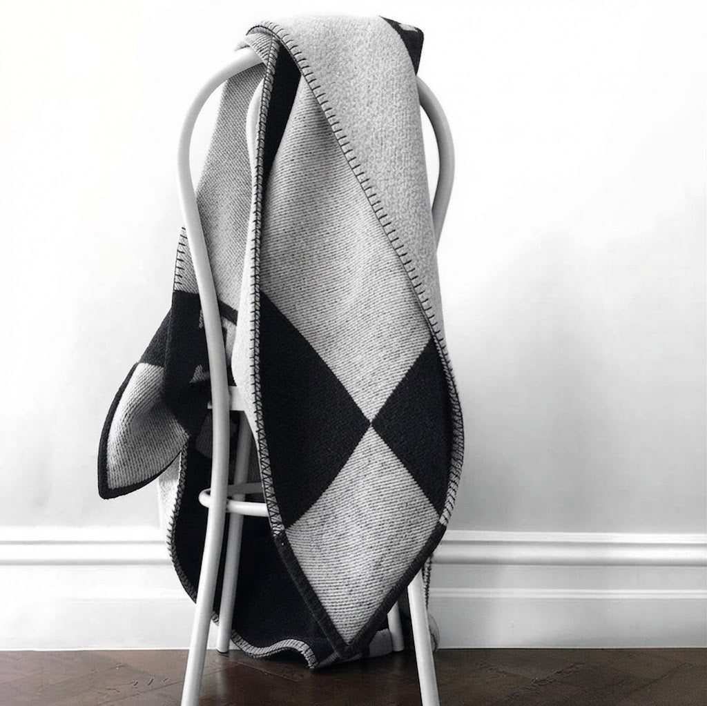Elegant tæppe i uld og cashmere til et luksuriøst hjem