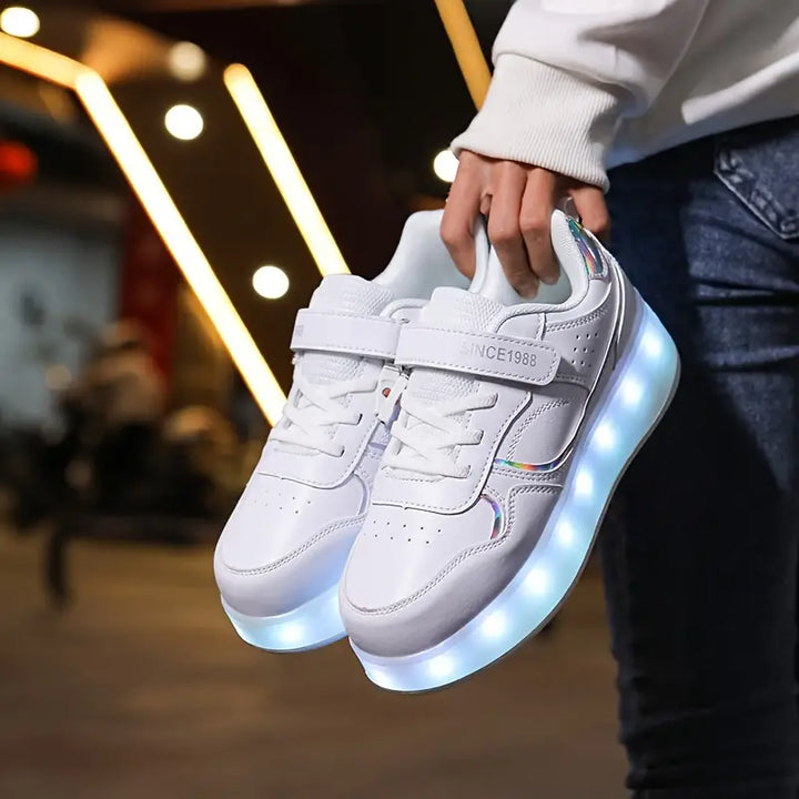 Glid af sted i stil med Velo – sneakers med hjul og lysende såler