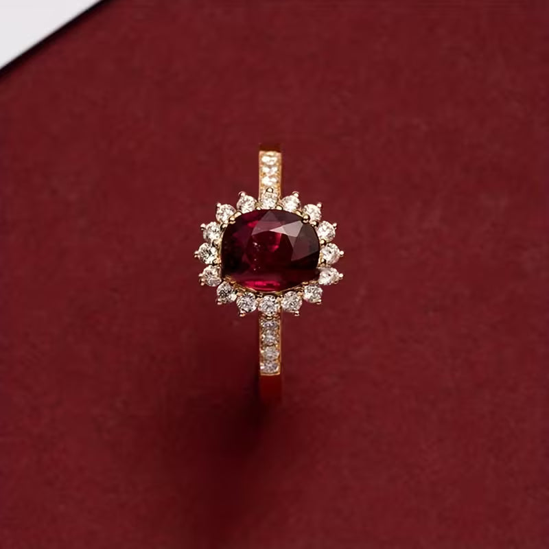Elegant guldring med rød zirkonia